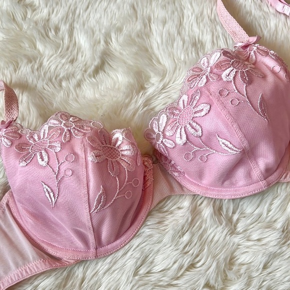 Vintage Victoria’s Secret Daisy Bra